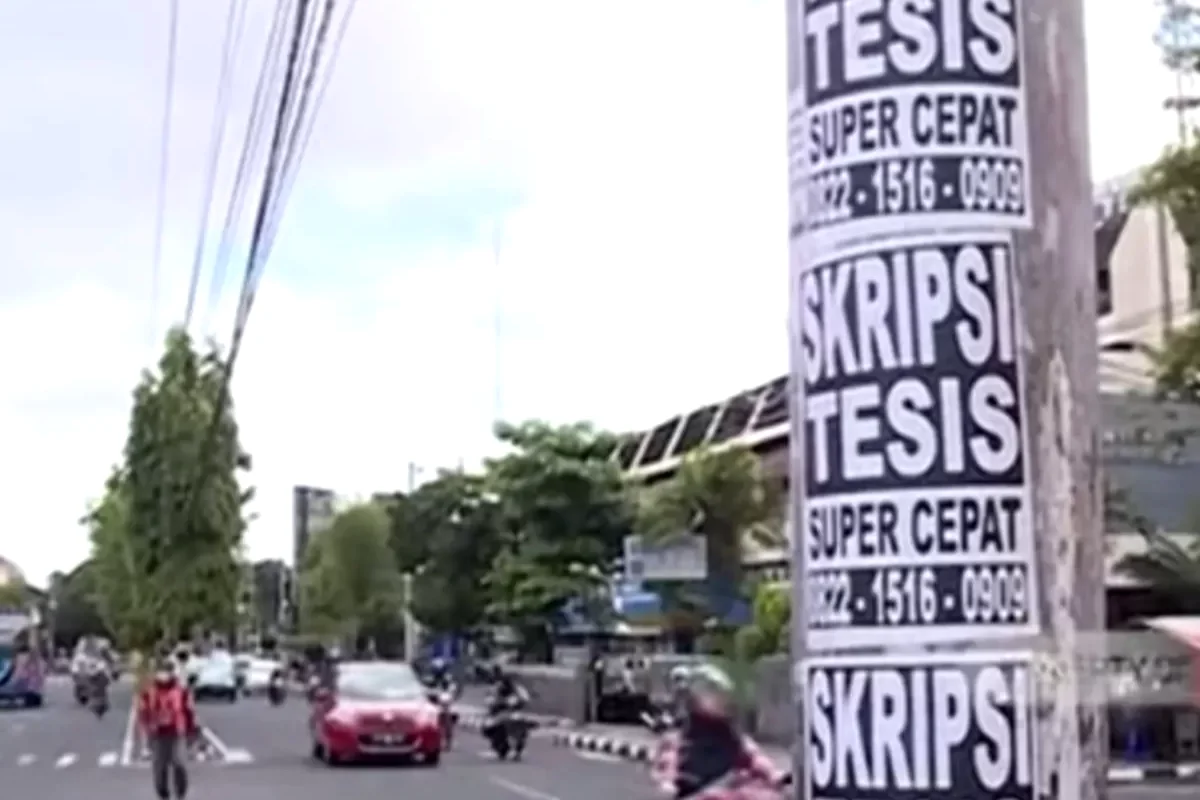 iklan joki skripsi dan tesis marak di pinggir jalan