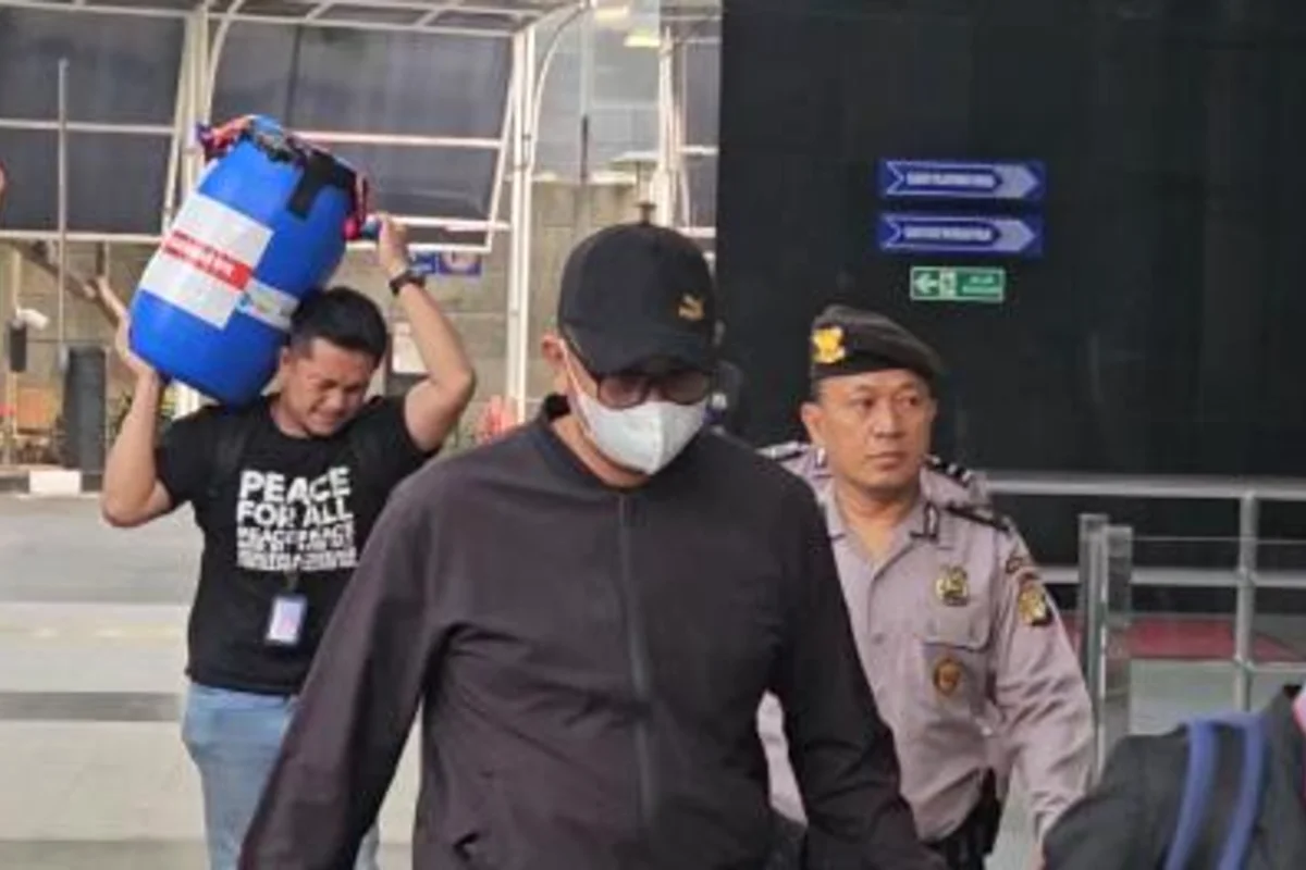 KPK Tangkap Bupati Klaten dan Kepala BPK Jateng, Sita Uang Dalam Tong,