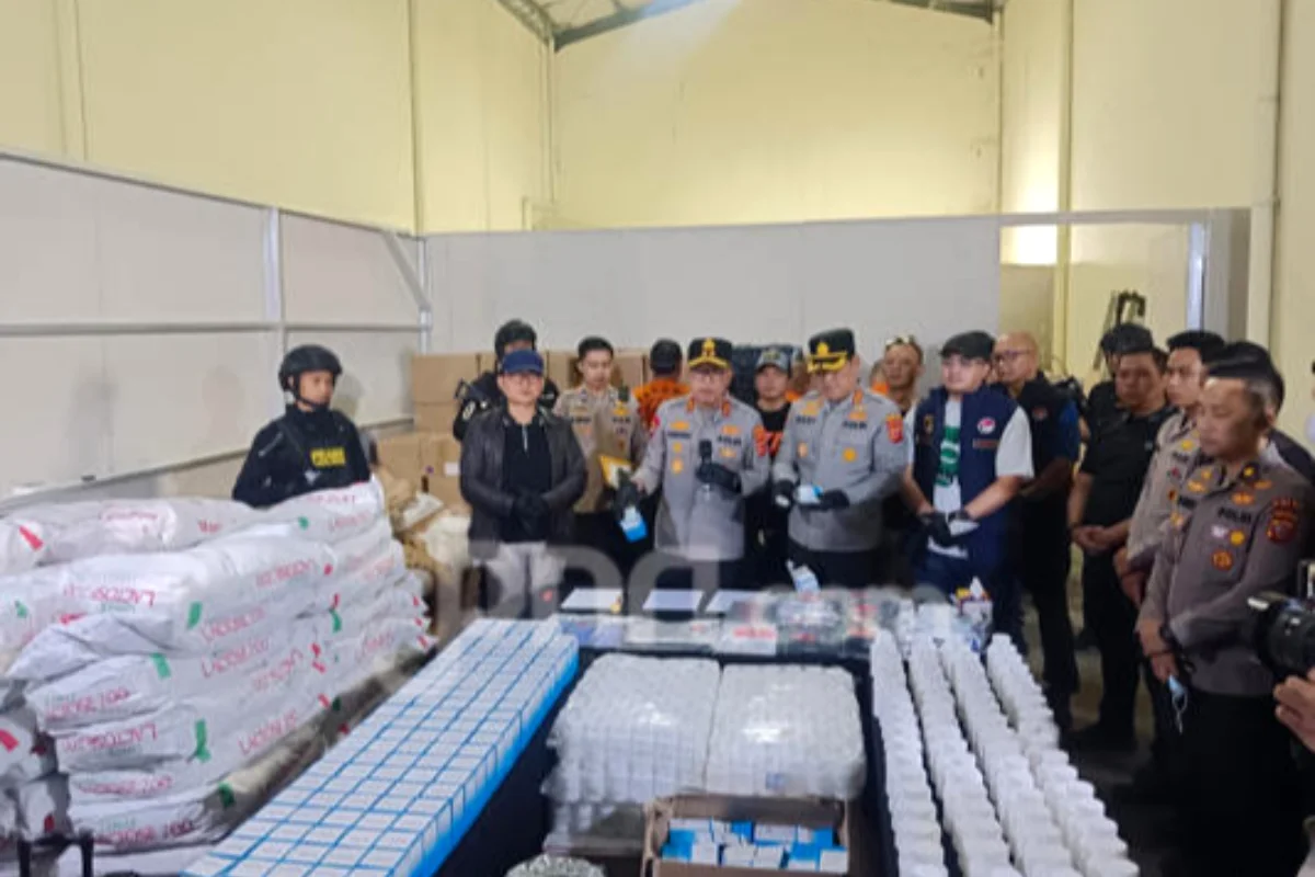 Pabrik Obat Ilegal di Bandung Produksi 8 Juta Pil Sehari