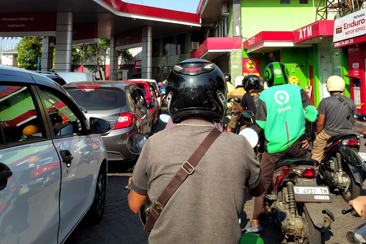 Atasi Antrean BBM Bersubsidi, Pertamina Tambah Stok 700 Kiloliter Per Hari