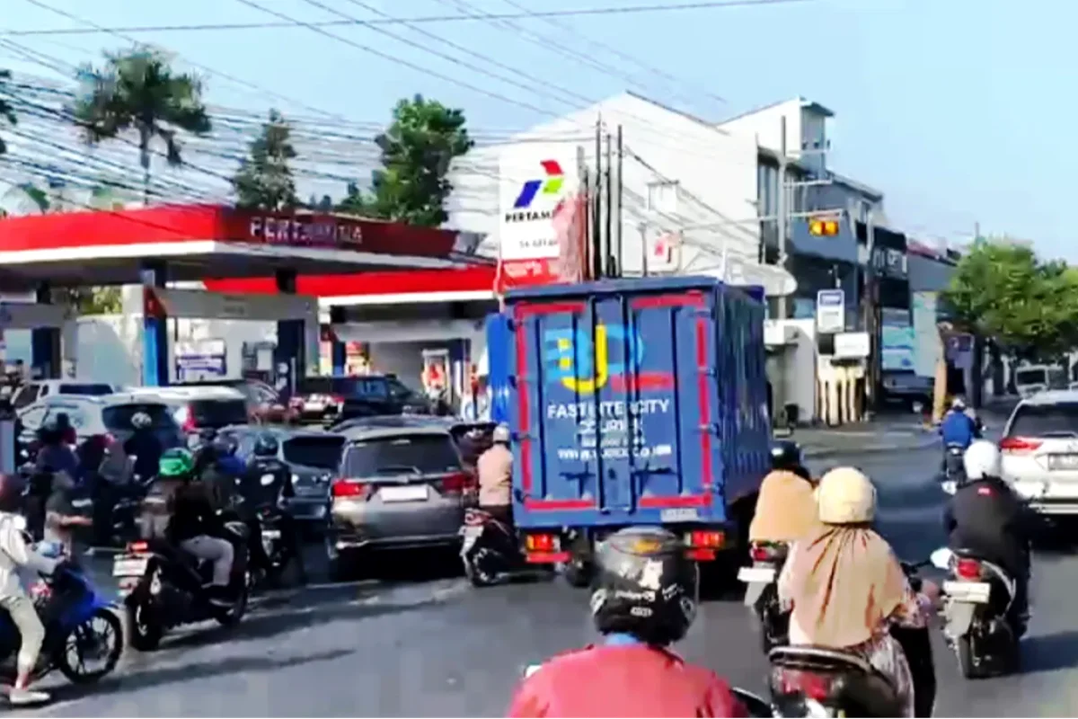 Kementerian ESDM Janji Hilangkan Antrean BBM di Jatim dalam Dua Hari