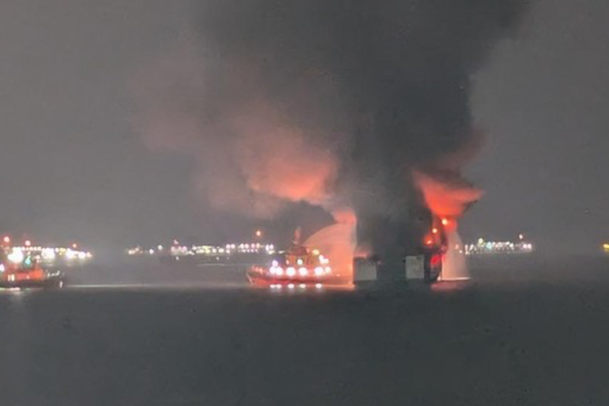 Kapal Feri KMP Batumandi Terbakar di Merak, 420 Penumpang Selamat
