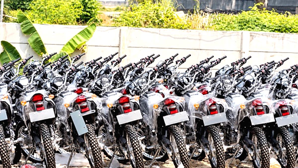 Misteri Ratusan Motor Trail Terparkir di Tempat Sampah, Siapa Pemiliknya?